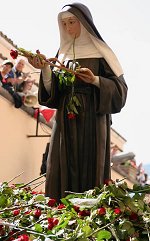 statue de Sainte Rita, procession au sanctuaire de Cascia en Italie