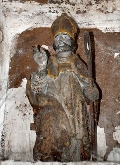 Statue de saint Thuribe à l'intérieur de l'église, Assé-le-Bérenger